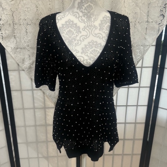 Jennifer Lopez Short Sleeve Deep V-Neck Sweater Black Silver Studs Size L EUC - Picture 11 of 12